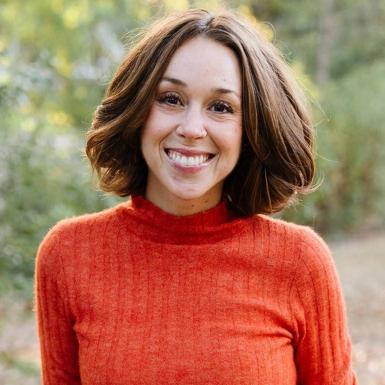 Caitlin Mullins headshot